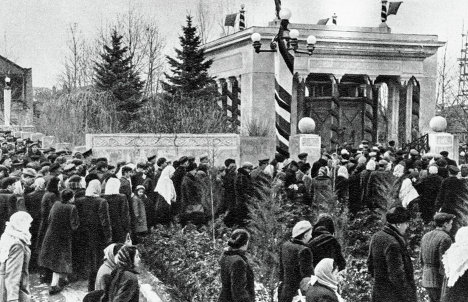 Durante el funeral de Stalin, en toda Unión Soviética se celebraron manifestaciones de luto. En la foto: un mitin de luto en Gori, donde nació Stalin.