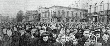 Un mitin de luto en Riga el día del funeral de Stalin.