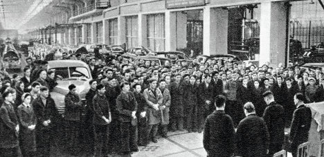 Obreros de la Planta Viacheslav Mólotov participan en un mitin de luto el día del funeral de Stalin.